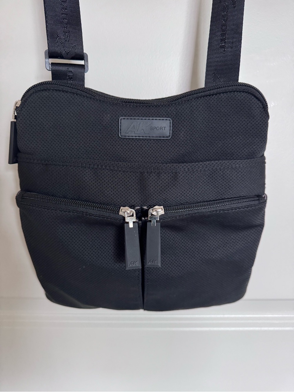 ANNS KLEIN SPORT Nylon Black Crossbody Messenger Bag
